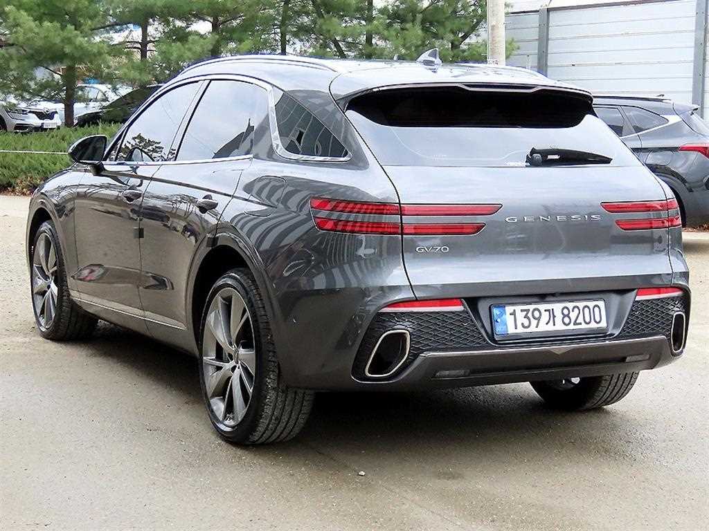 Genesis GV70 - Vista 3