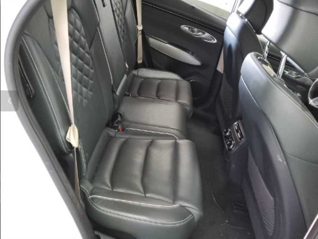 Genesis GV70 - Vista 7