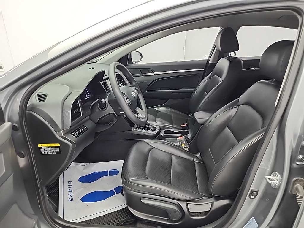 HYUNDAI Avante - Vista 11