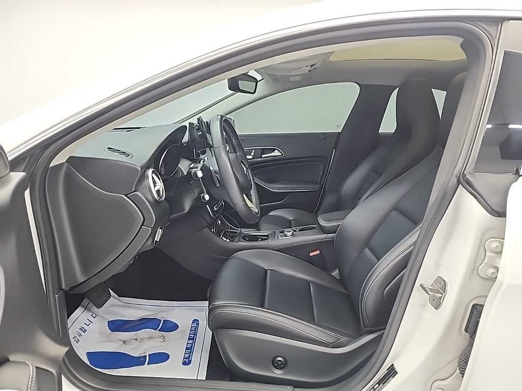 Mercedes Benz CLA Class - Vista 11