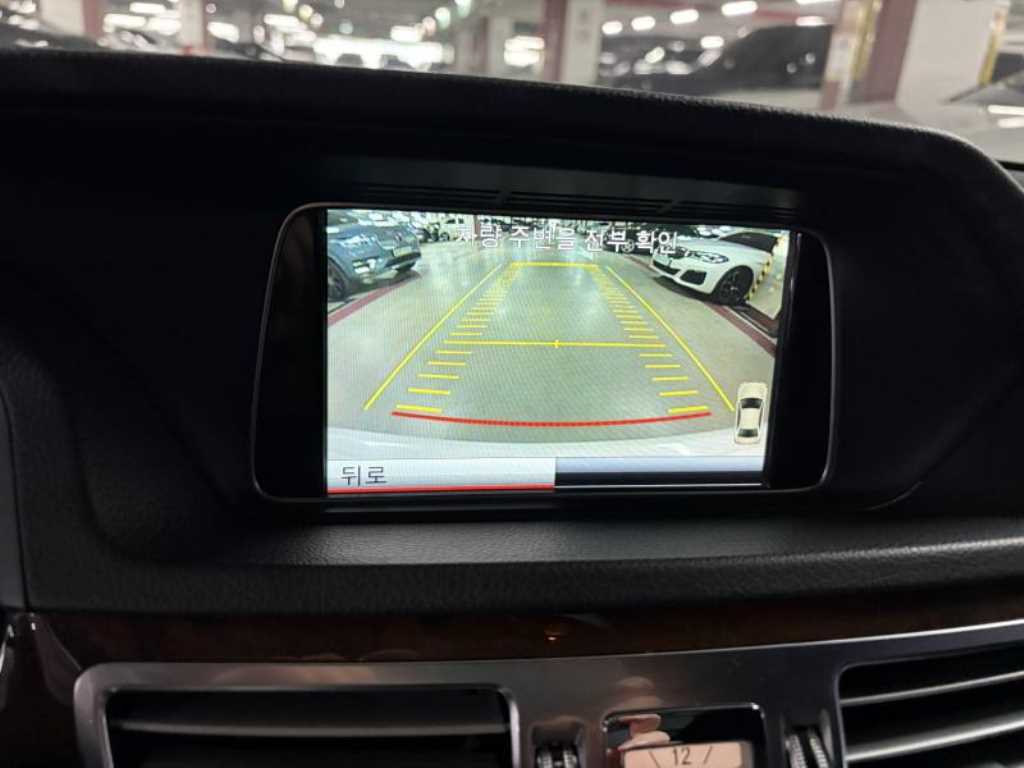 Mercedes Benz E class - Vista 7