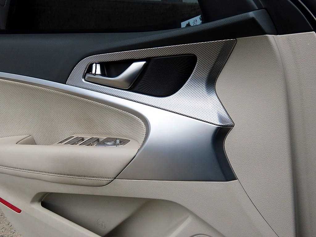 Genesis G70 - Vista 12