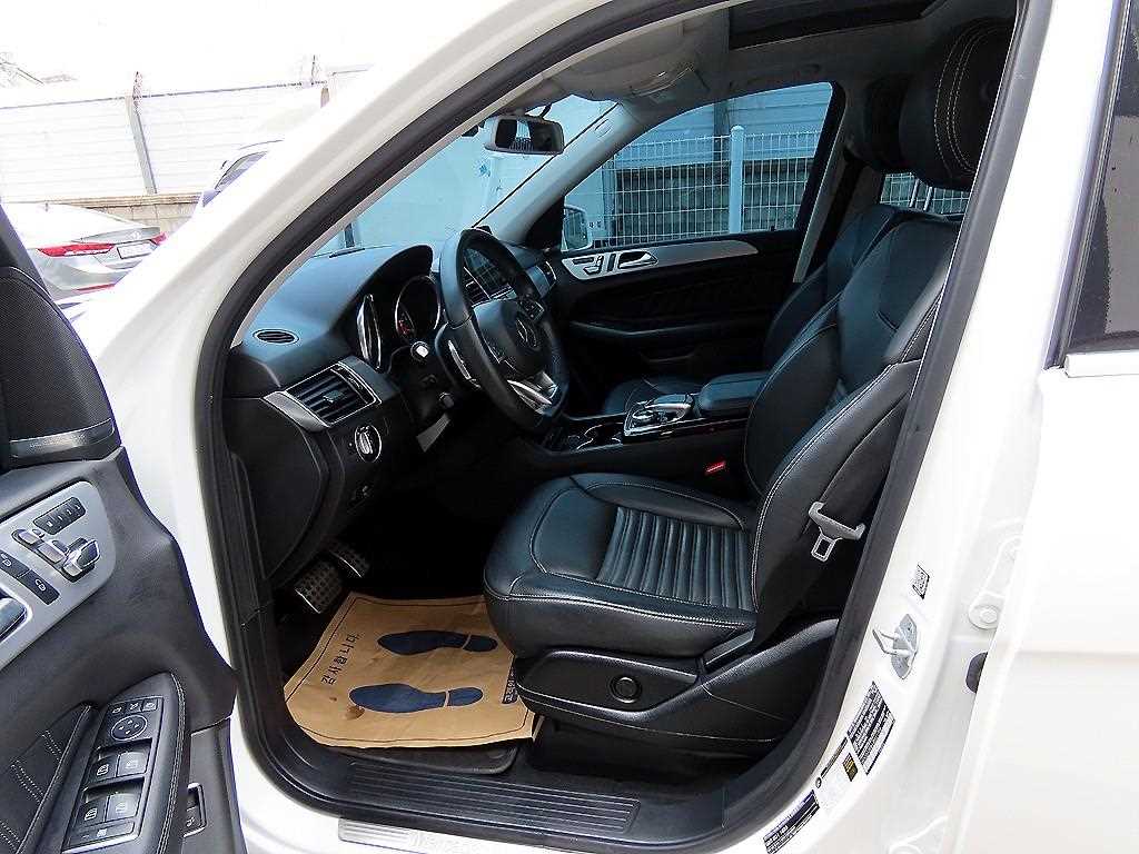 Mercedes Benz GLE Class - Vista 5