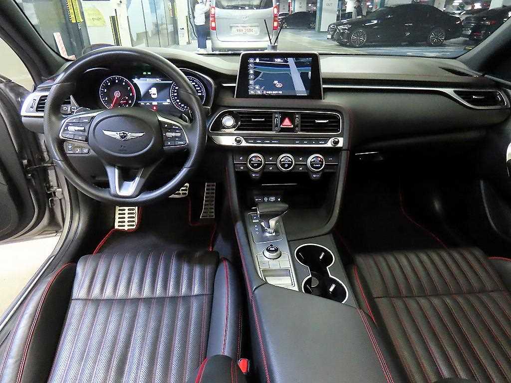 Genesis G70 - Vista 10