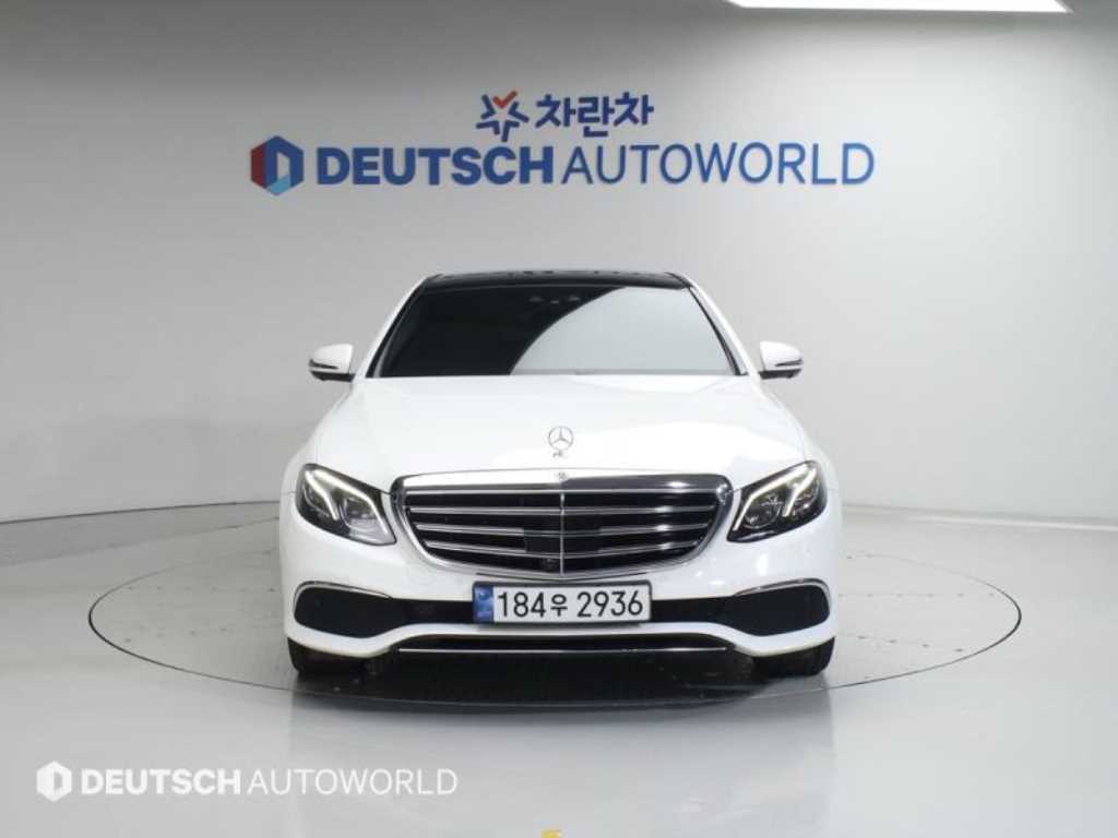 Mercedes Benz E class - Vista 4