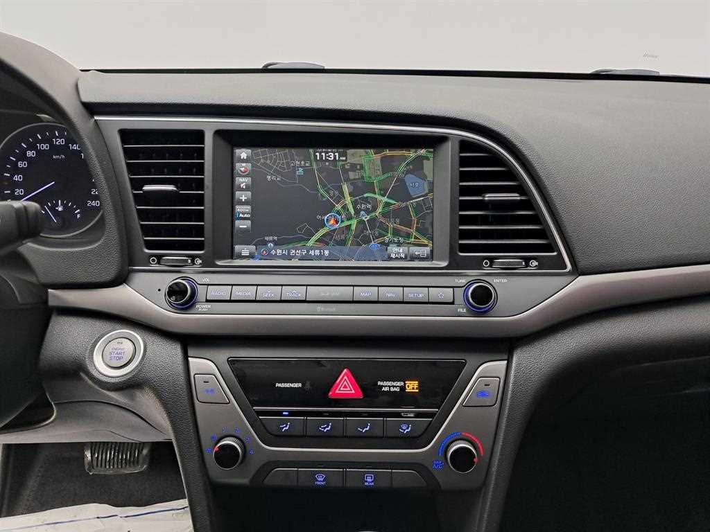 HYUNDAI Avante - Vista 9