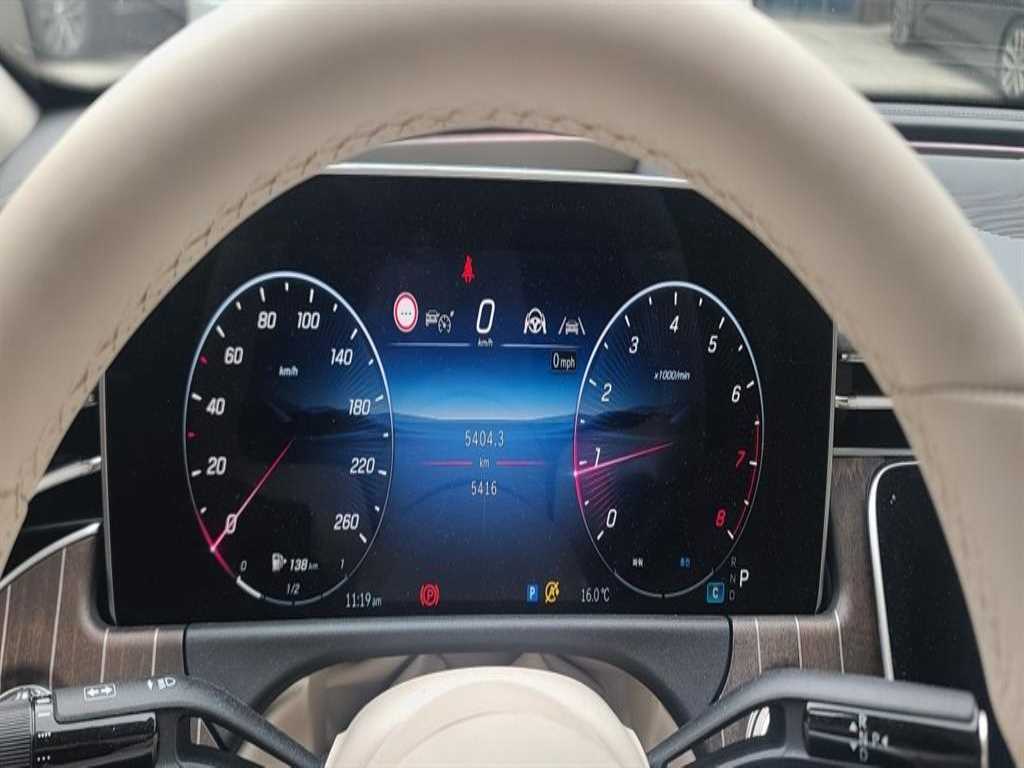 Mercedes Benz E class - Vista 5