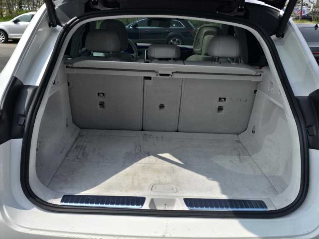 Mercedes Benz EQE - Vista 7