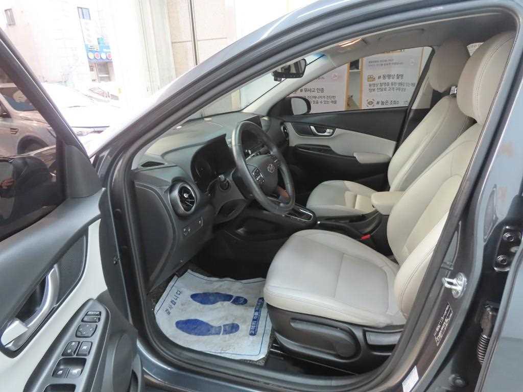 HYUNDAI Kona - Vista 5