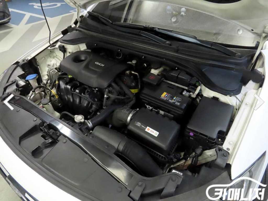 HYUNDAI Avante 2017 Blanco - Importación desde Corea - HF Imports Iquique - Foto 17