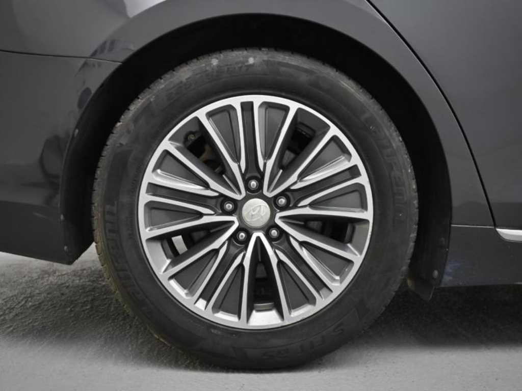 HYUNDAI Grandeur - Vista 5