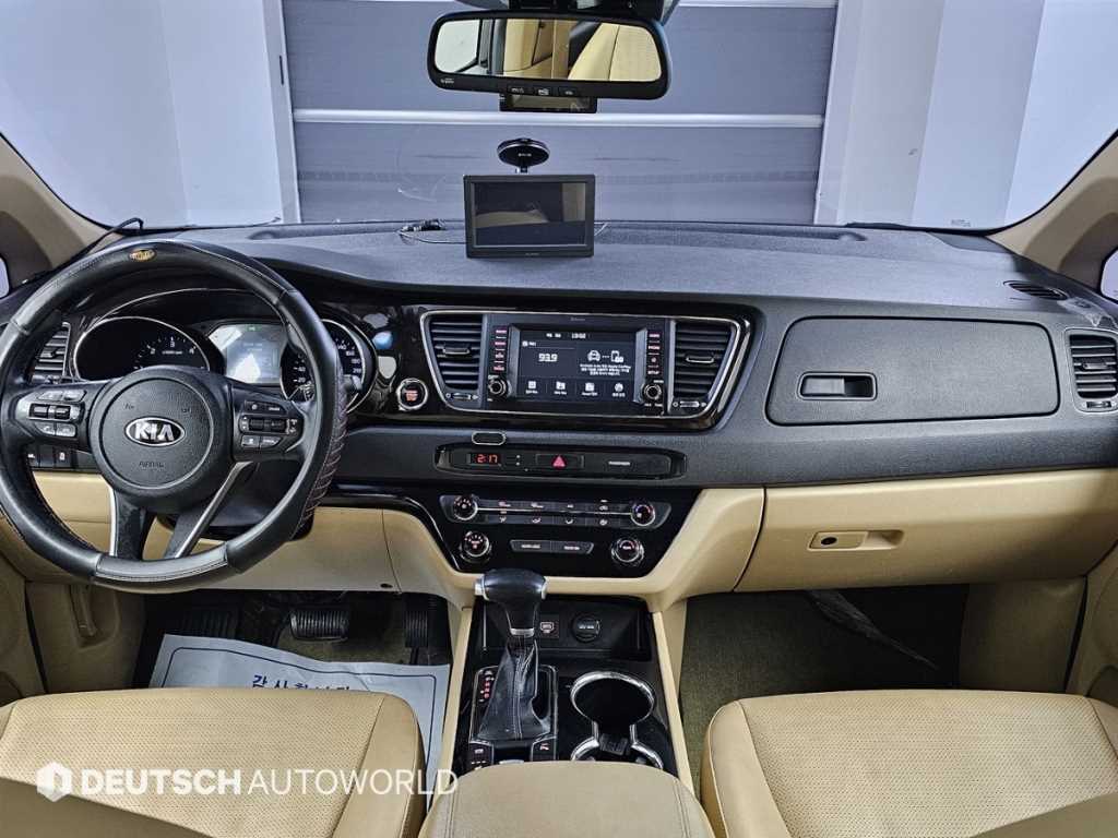 KIA Carnival - Vista 7