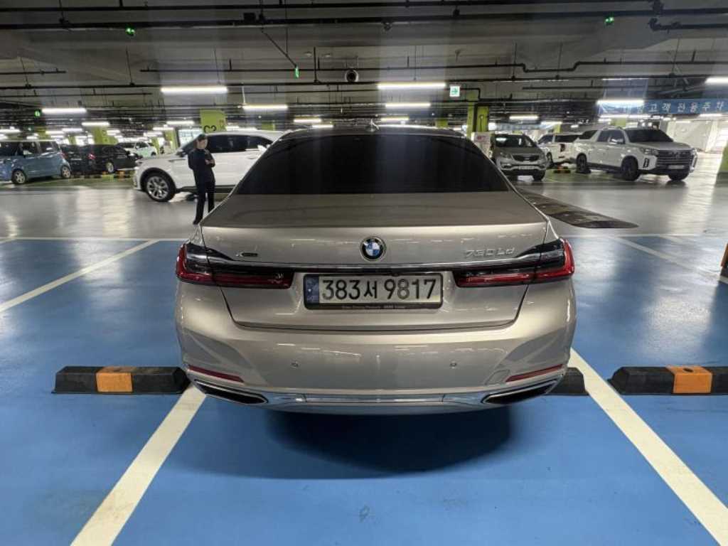 BMW 7 Series - Vista 5