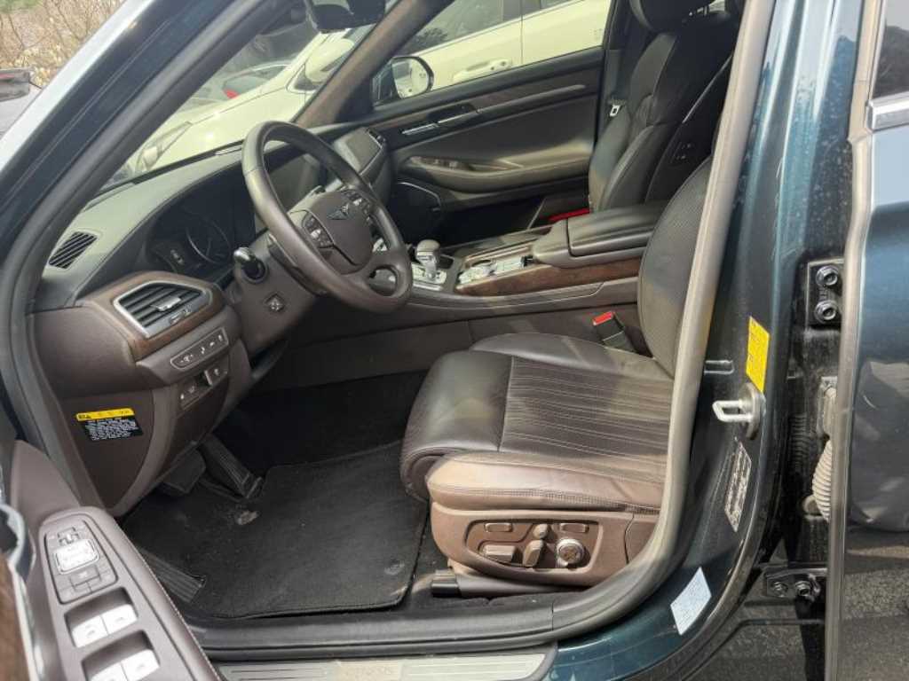 Genesis G90 - Vista 4