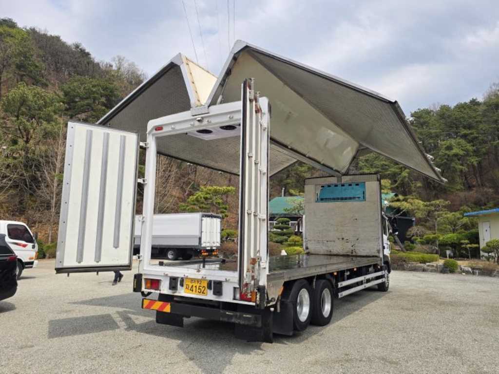 medium and large cargo truck - Vista 8