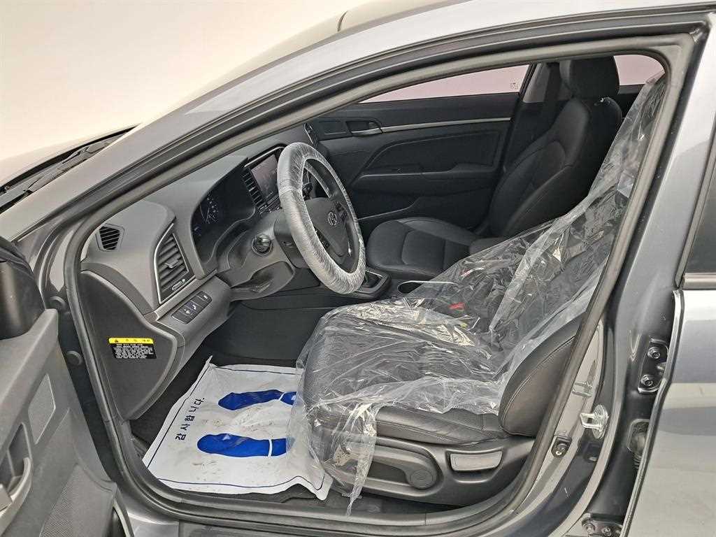 HYUNDAI Avante - Vista 11