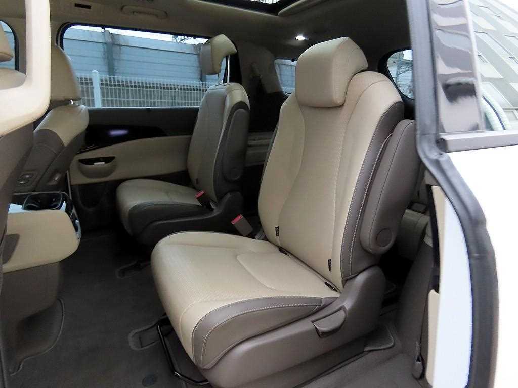 KIA Carnival - Vista 6