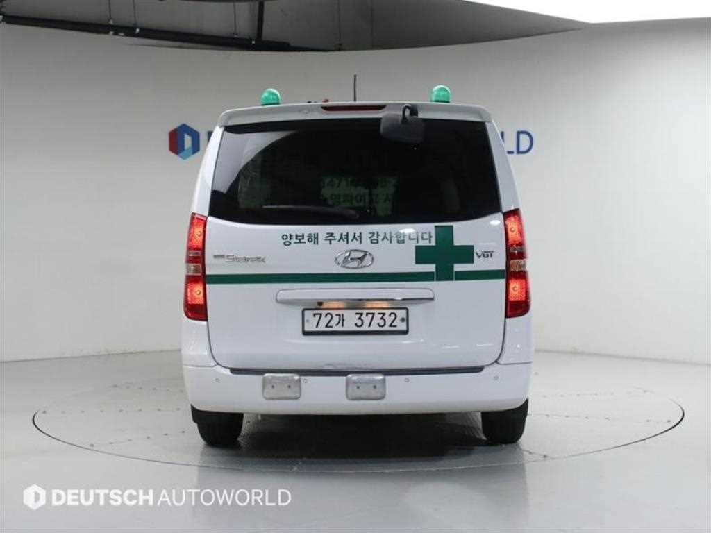 HYUNDAI Starex - Vista 4