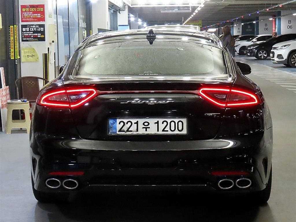 KIA Stinger - Vista 5