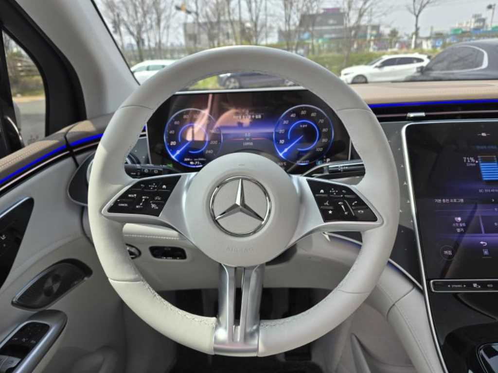 Mercedes Benz EQE - Vista 11