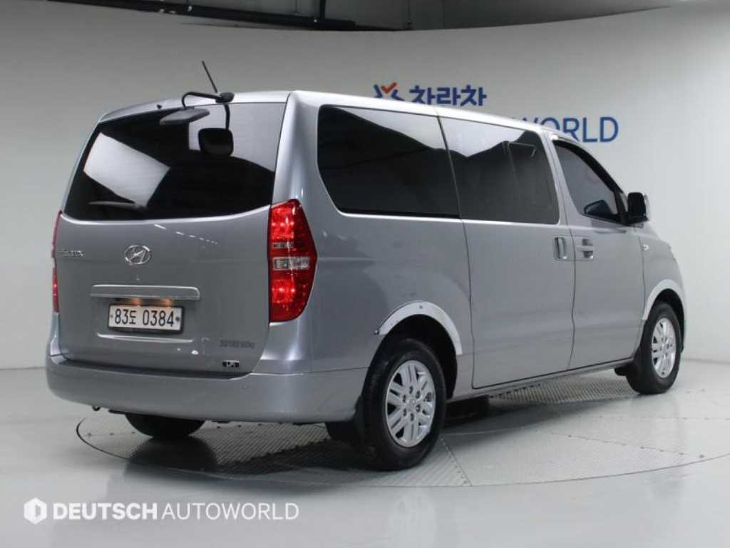 HYUNDAI Starex - Vista 2