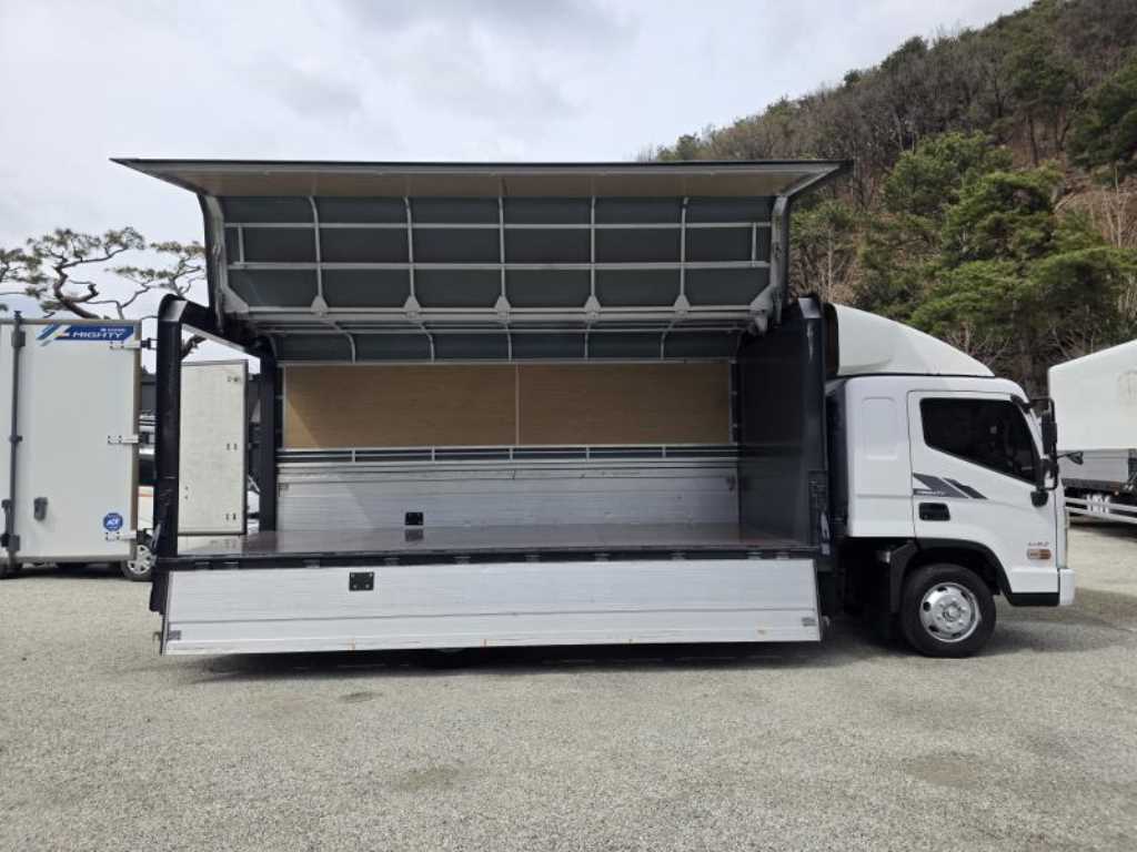 medium and large cargo truck - Vista 11