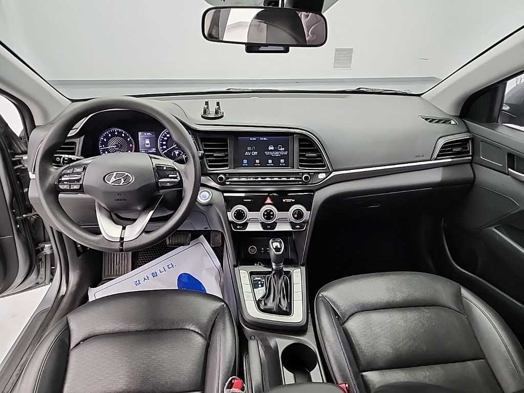 HYUNDAI Avante - Vista 7