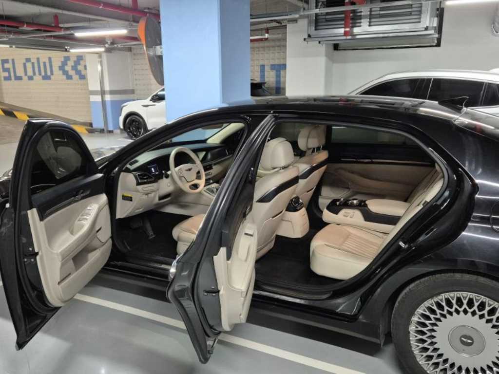 Genesis G90 - Vista 7