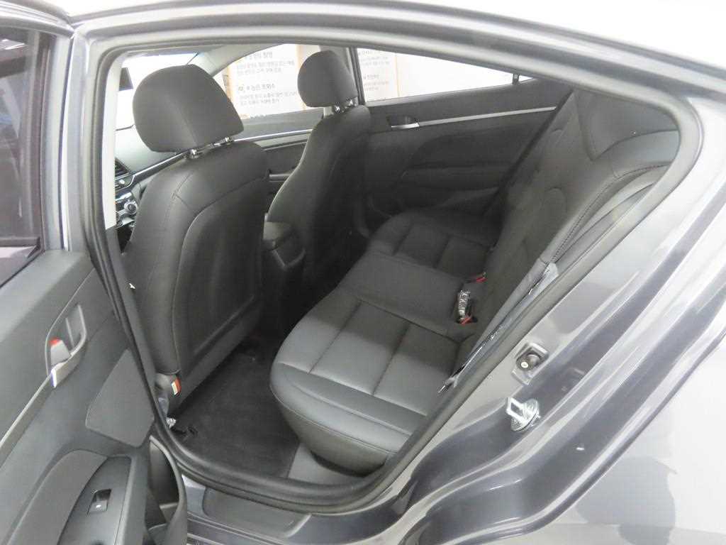 HYUNDAI Avante - Vista 6