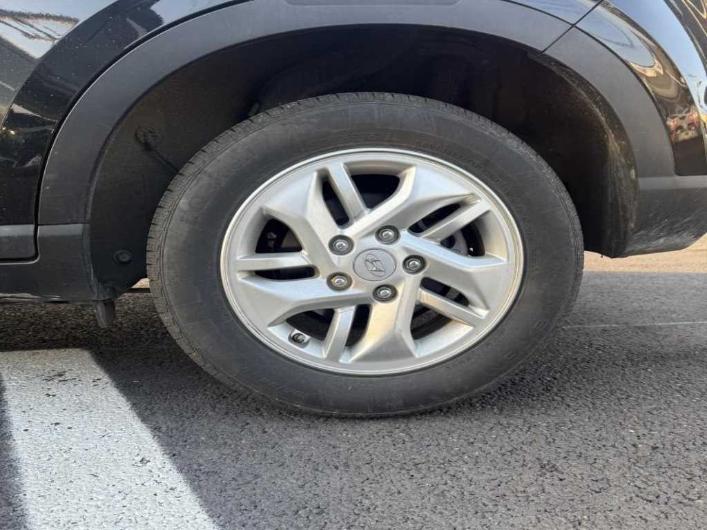 HYUNDAI Venue - Vista 4