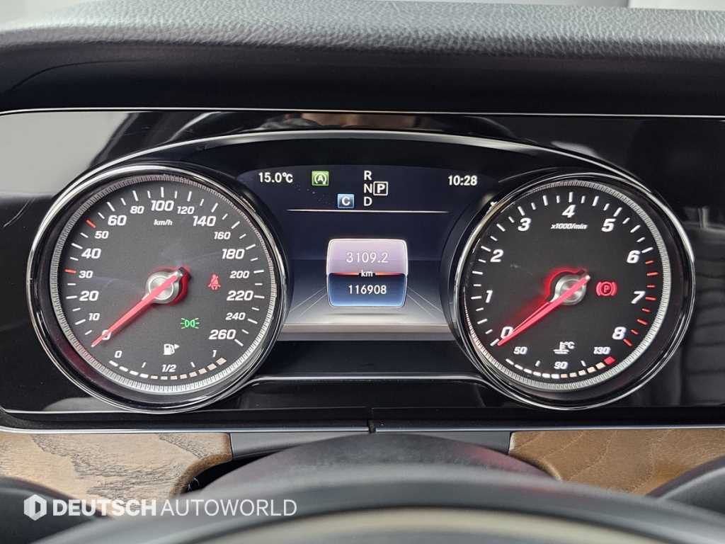 Mercedes Benz E class - Vista 8