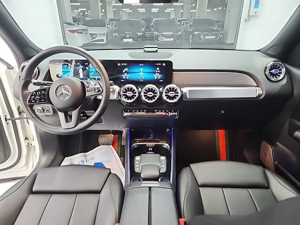 Mercedes Benz GLB Class - Vista 8