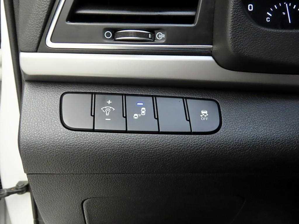 HYUNDAI Avante - Vista 12