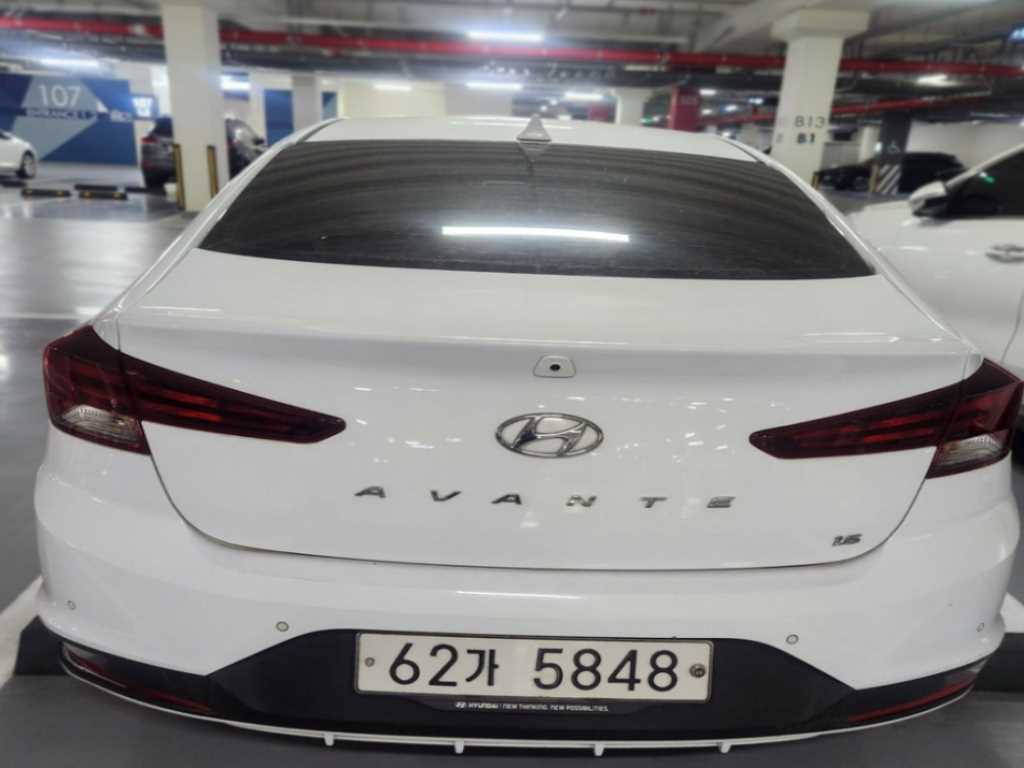 HYUNDAI Avante - Vista 2