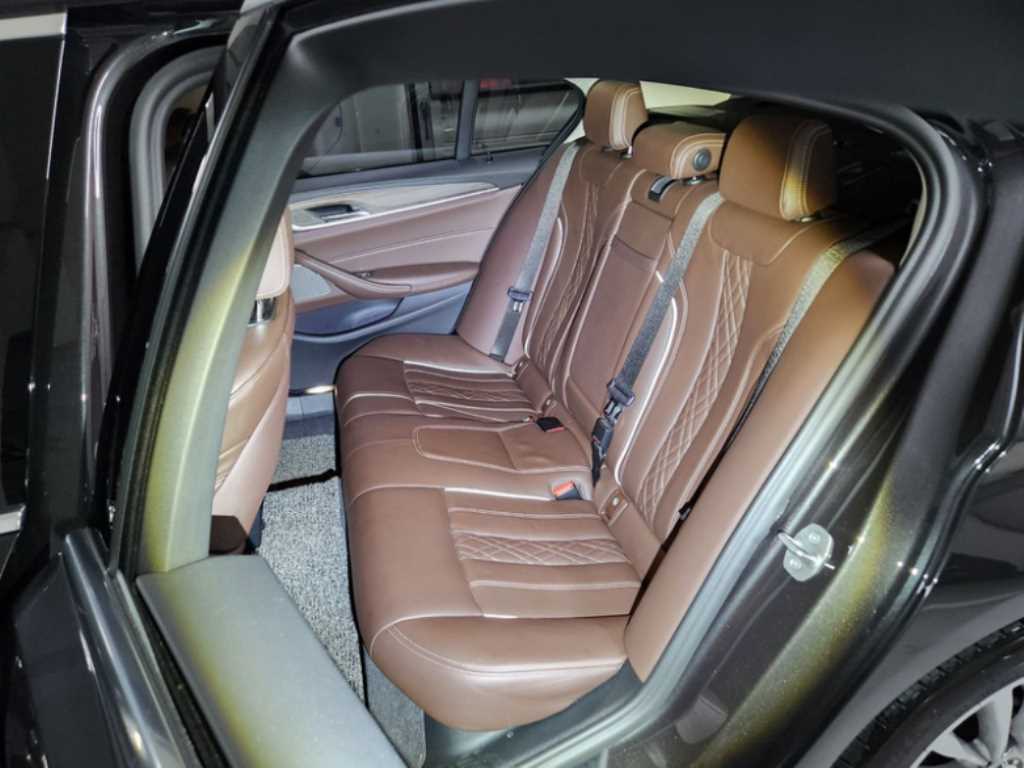 BMW 5 Series - Vista 7