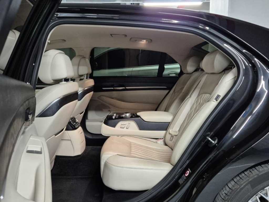 Genesis G90 - Vista 9