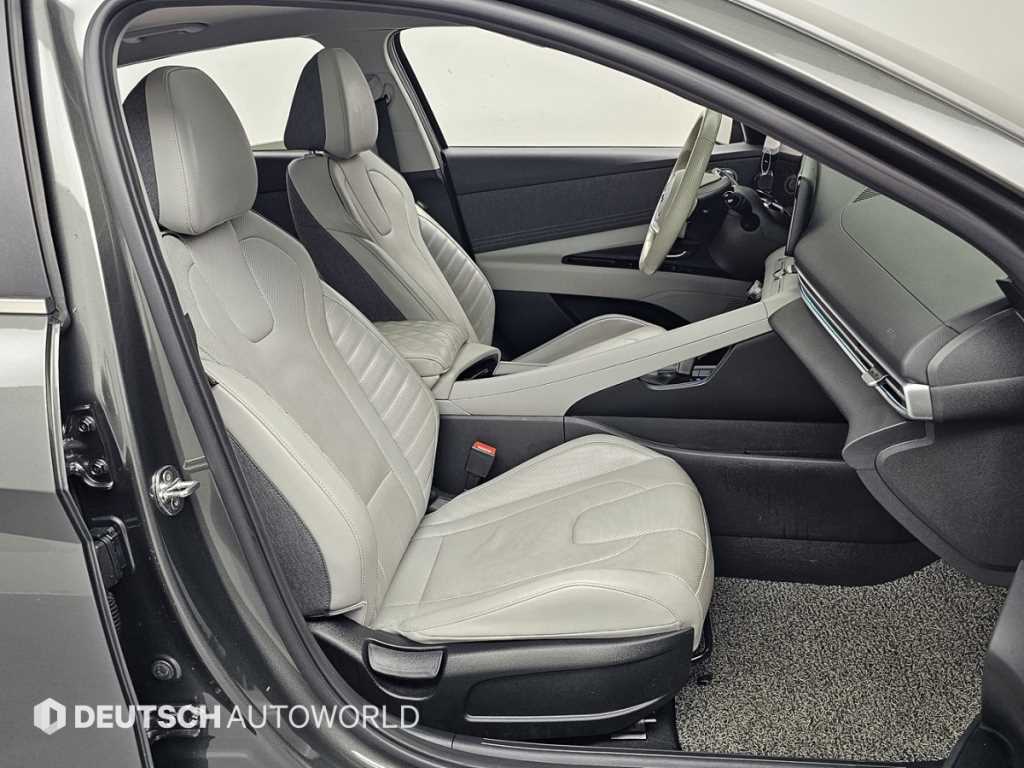 HYUNDAI Avante - Vista 10