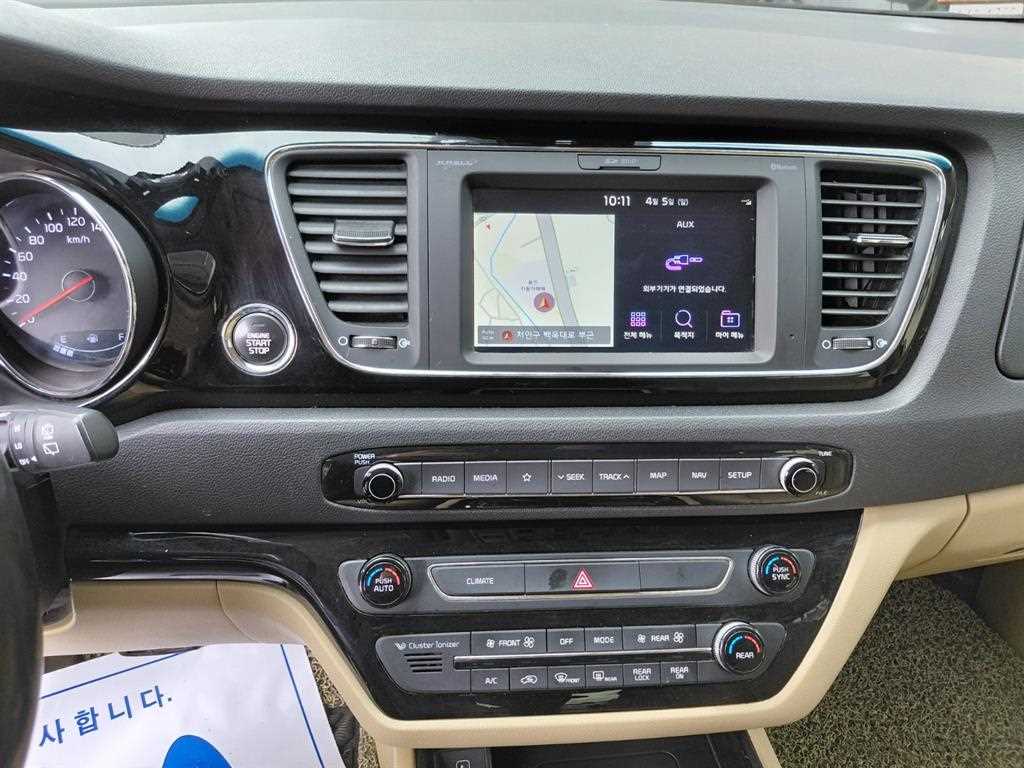 KIA Carnival - Vista 10