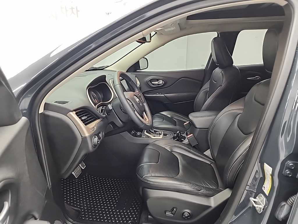 Jeep Cherokee - Vista 11