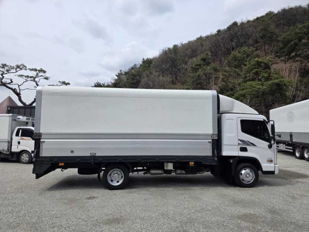 medium and large cargo truck - Vista 7