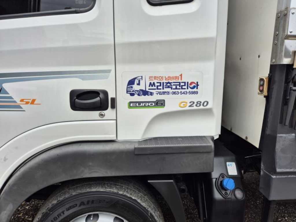 medium and large cargo truck - Vista 9