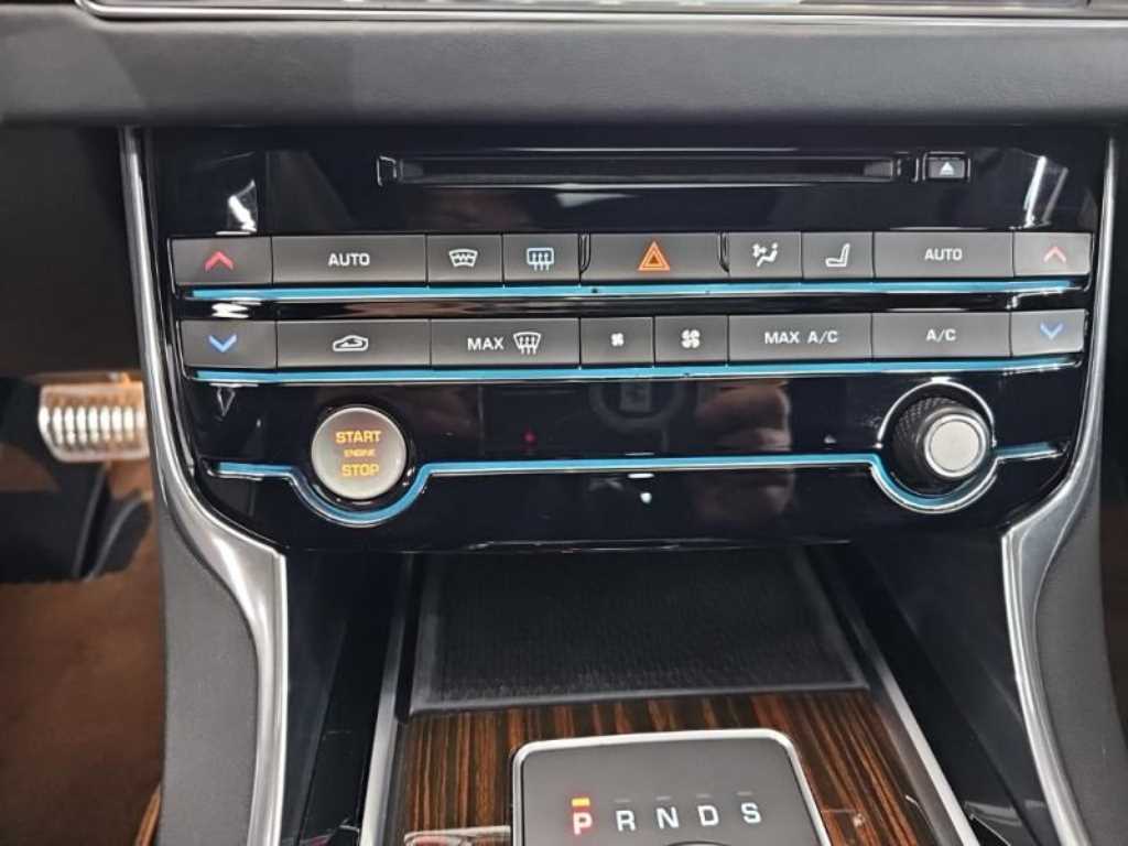 Jaguar XF 2017 Blanco - Importación desde Corea - HF Imports Iquique - Foto 14