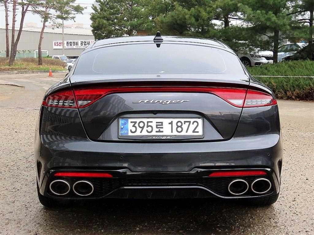 KIA Stinger - Vista 4