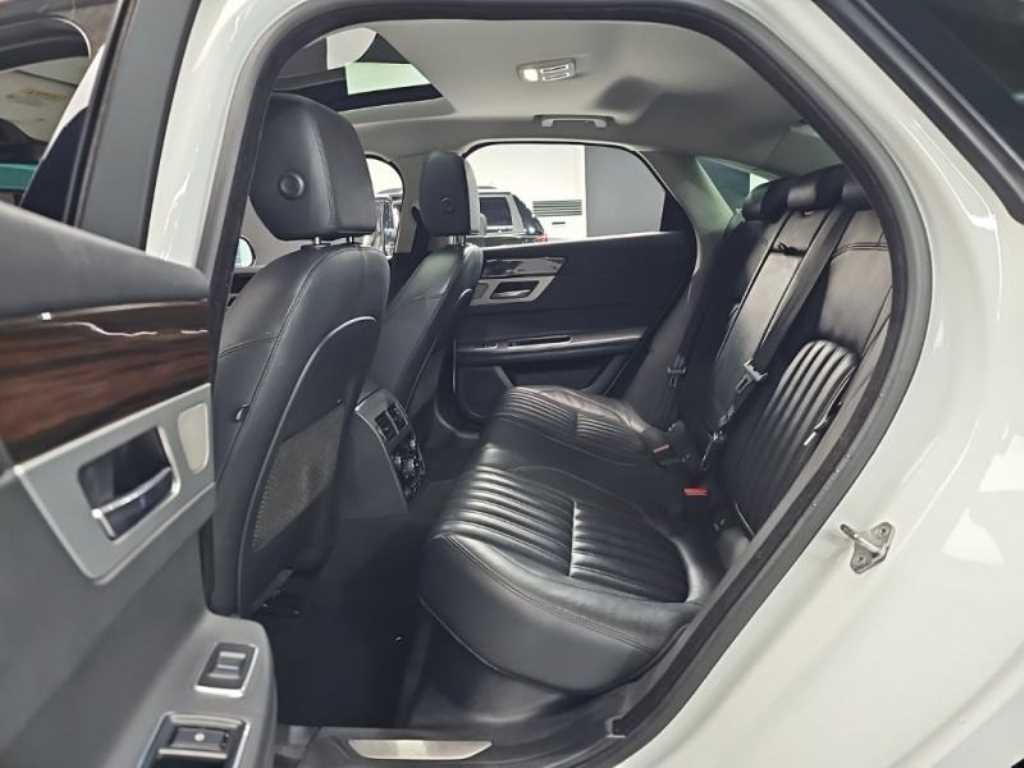 Jaguar XF - Vista 7