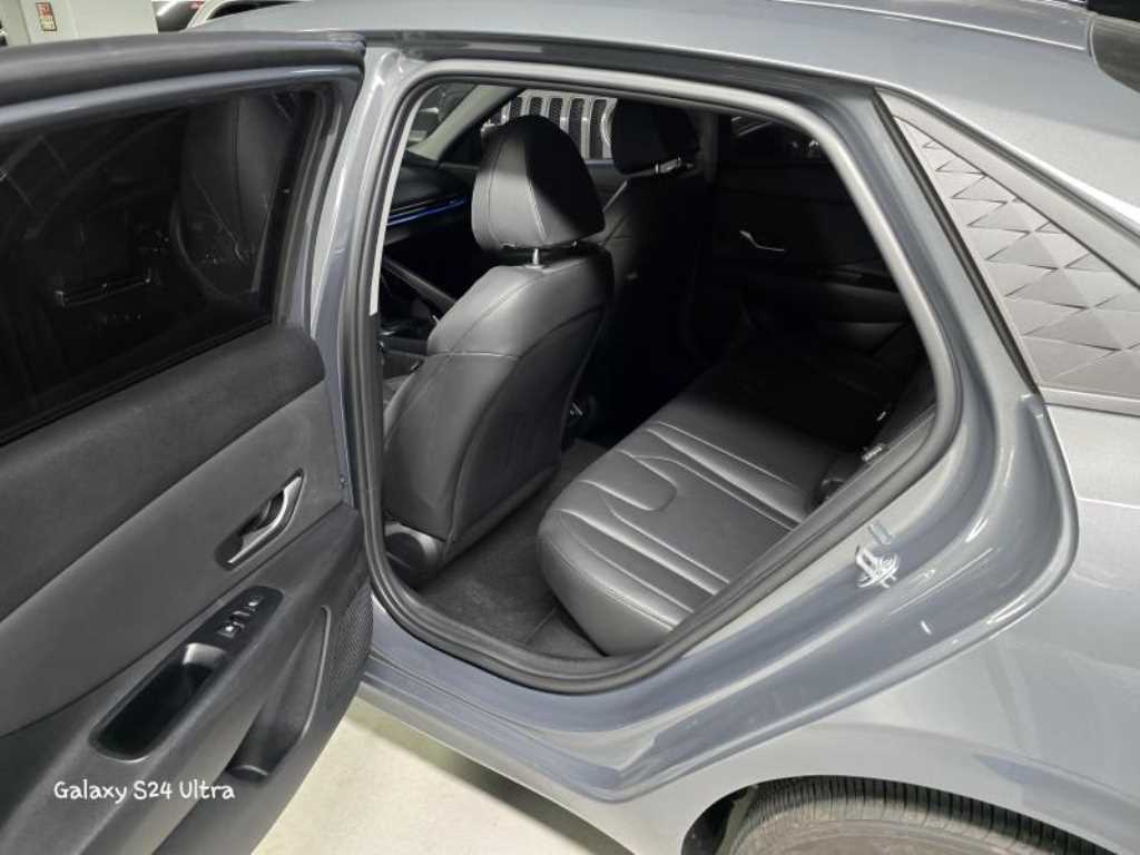 HYUNDAI Avante - Vista 11