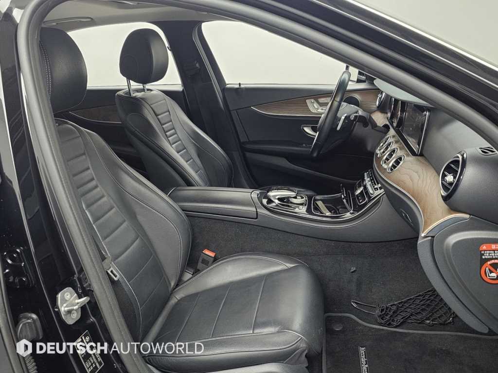 Mercedes Benz E class - Vista 10