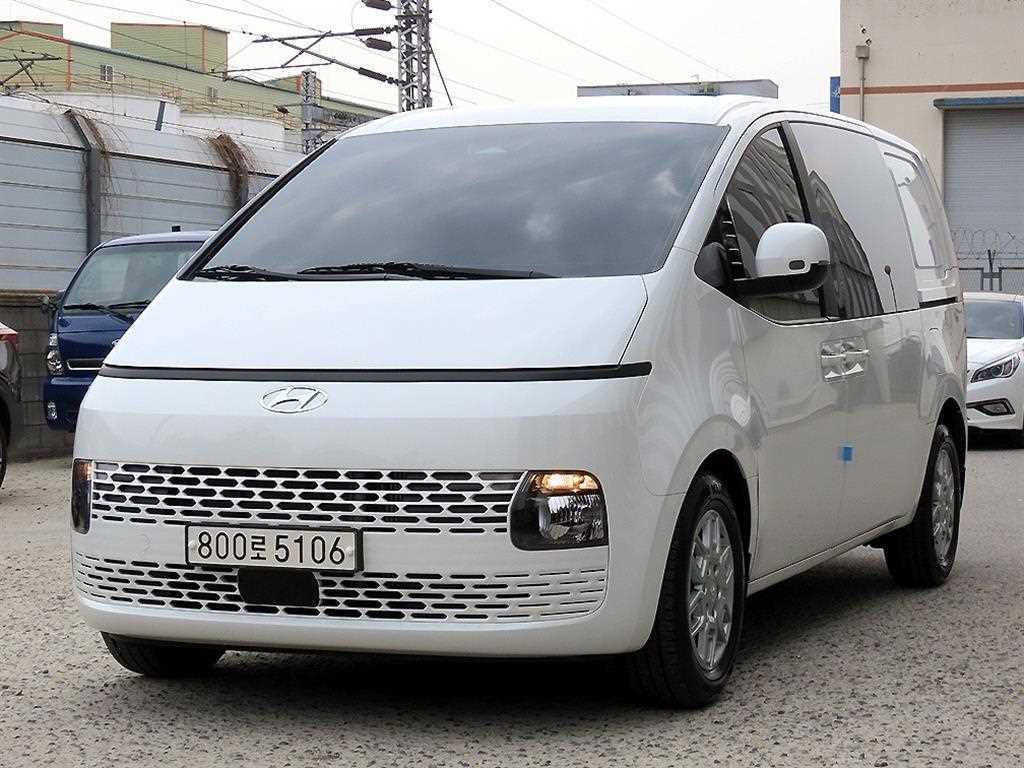 HYUNDAI Staria - Vista 2