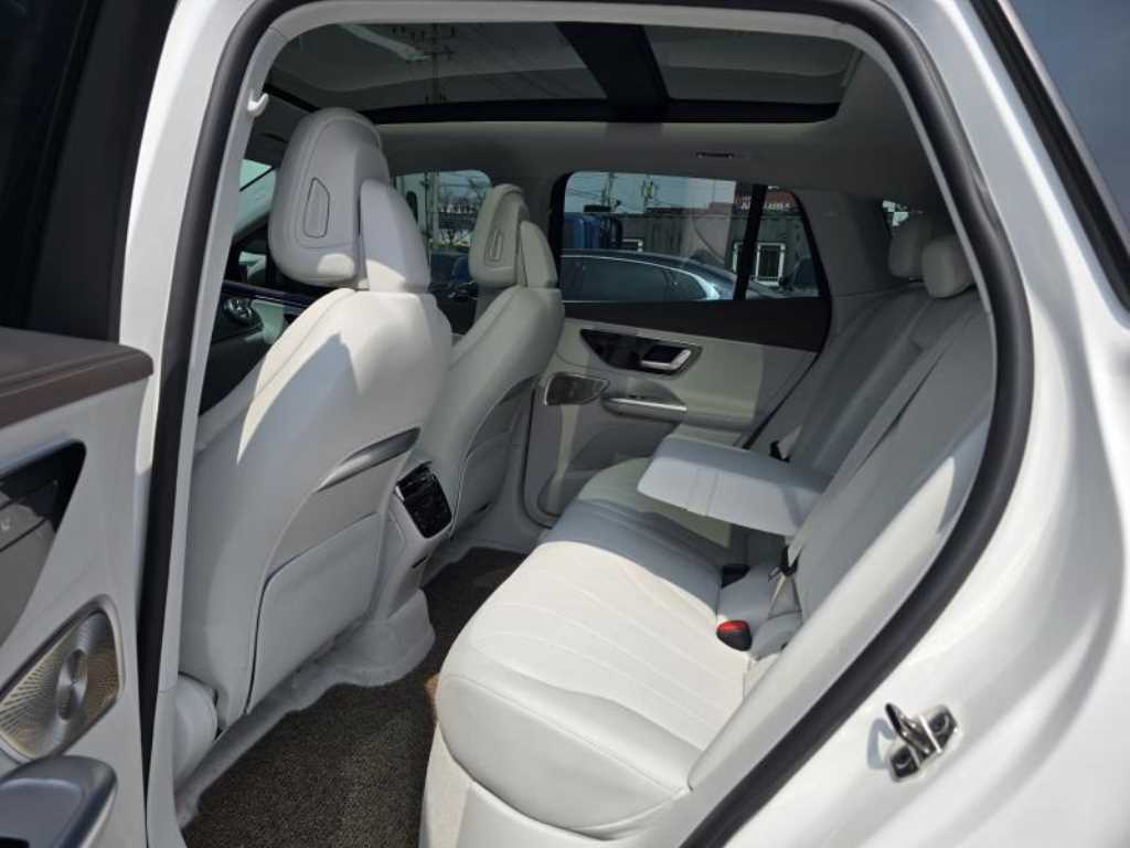 Mercedes Benz EQE - Vista 9