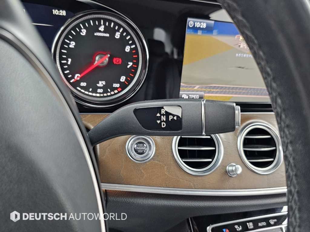 Mercedes Benz E class - Vista 9