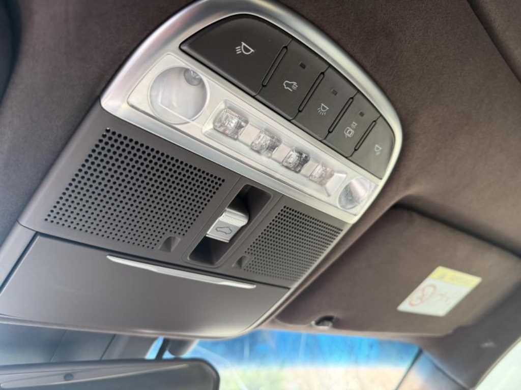 Genesis G90 - Vista 11